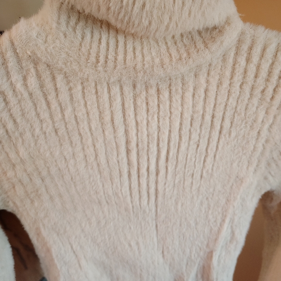 Cozy Cream Turtleneck Sweater - Picture 7 of 7